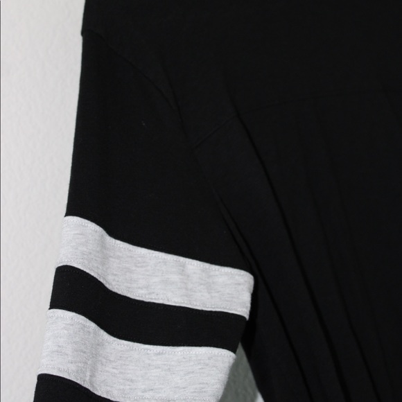 Women’s American Eagle Long Sleeve - Picture 3 of 4